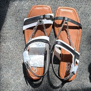 GBG Los Angeles Black and White Sandals with Buckle Closure
